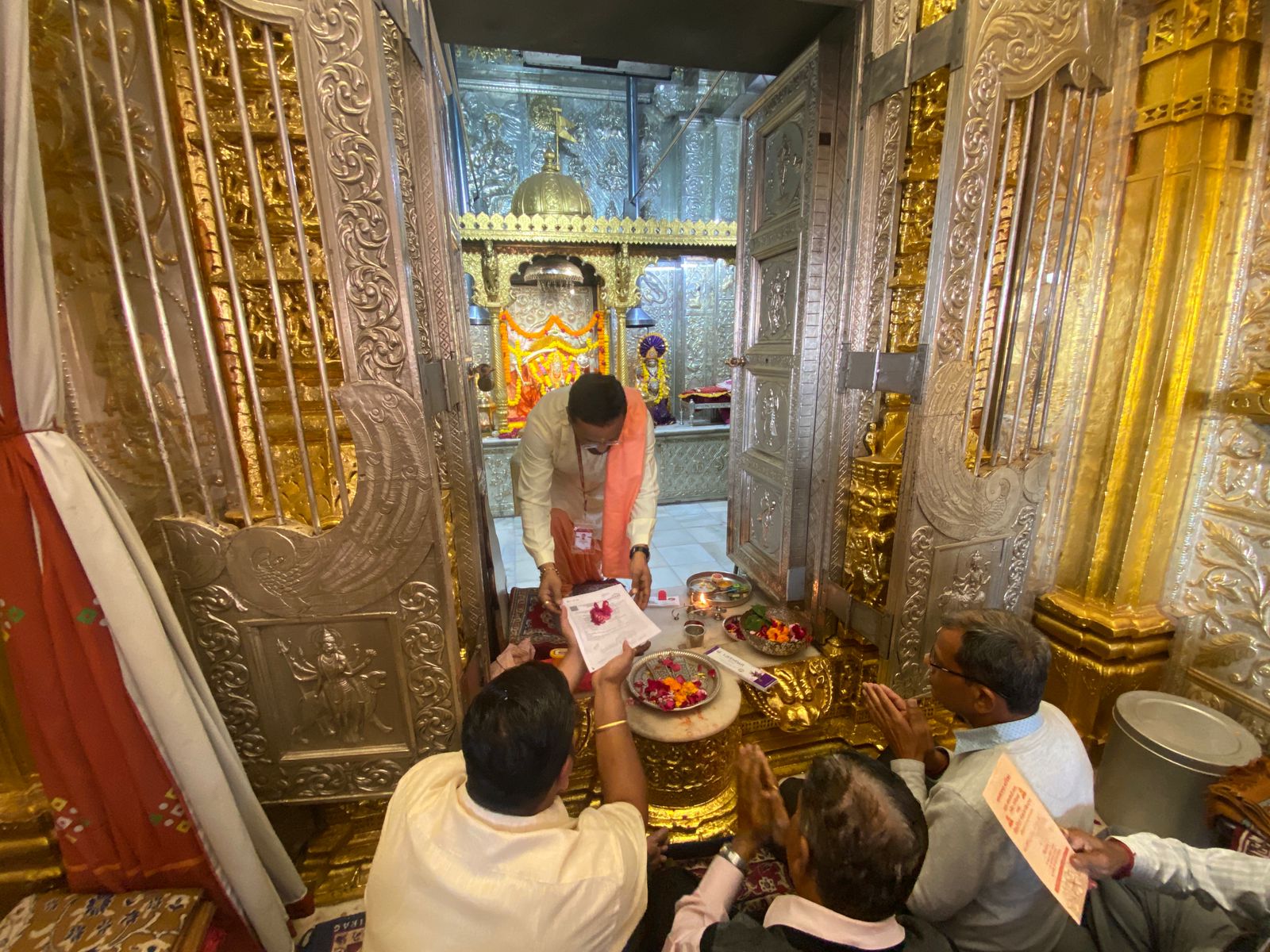 Trustees of Umiya Dham Vadodara Offer First Invitation for Bhumi Pujan